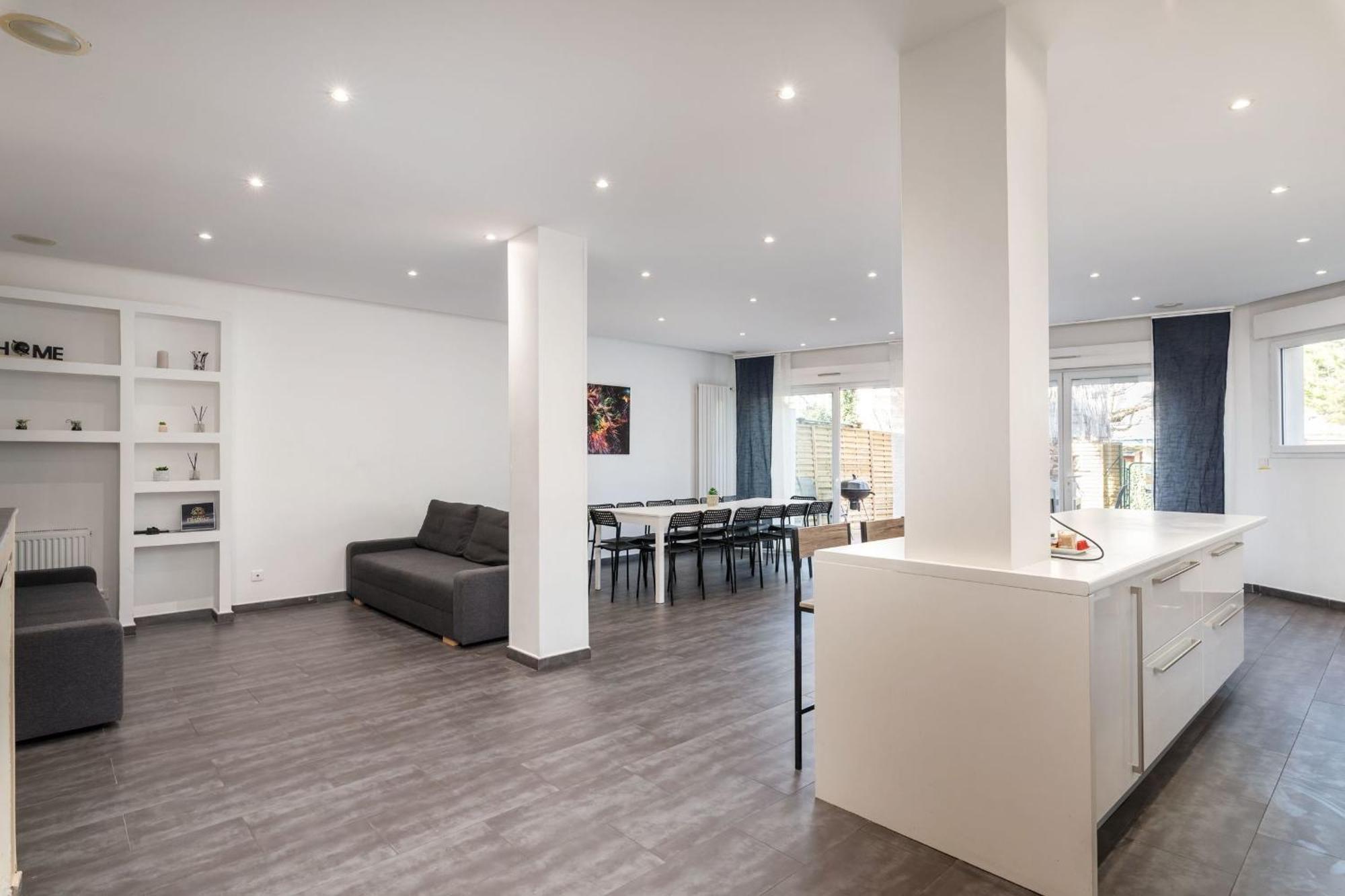 Maison Frappaz - 4 Bedrooms With Garden 维勒班 外观 照片