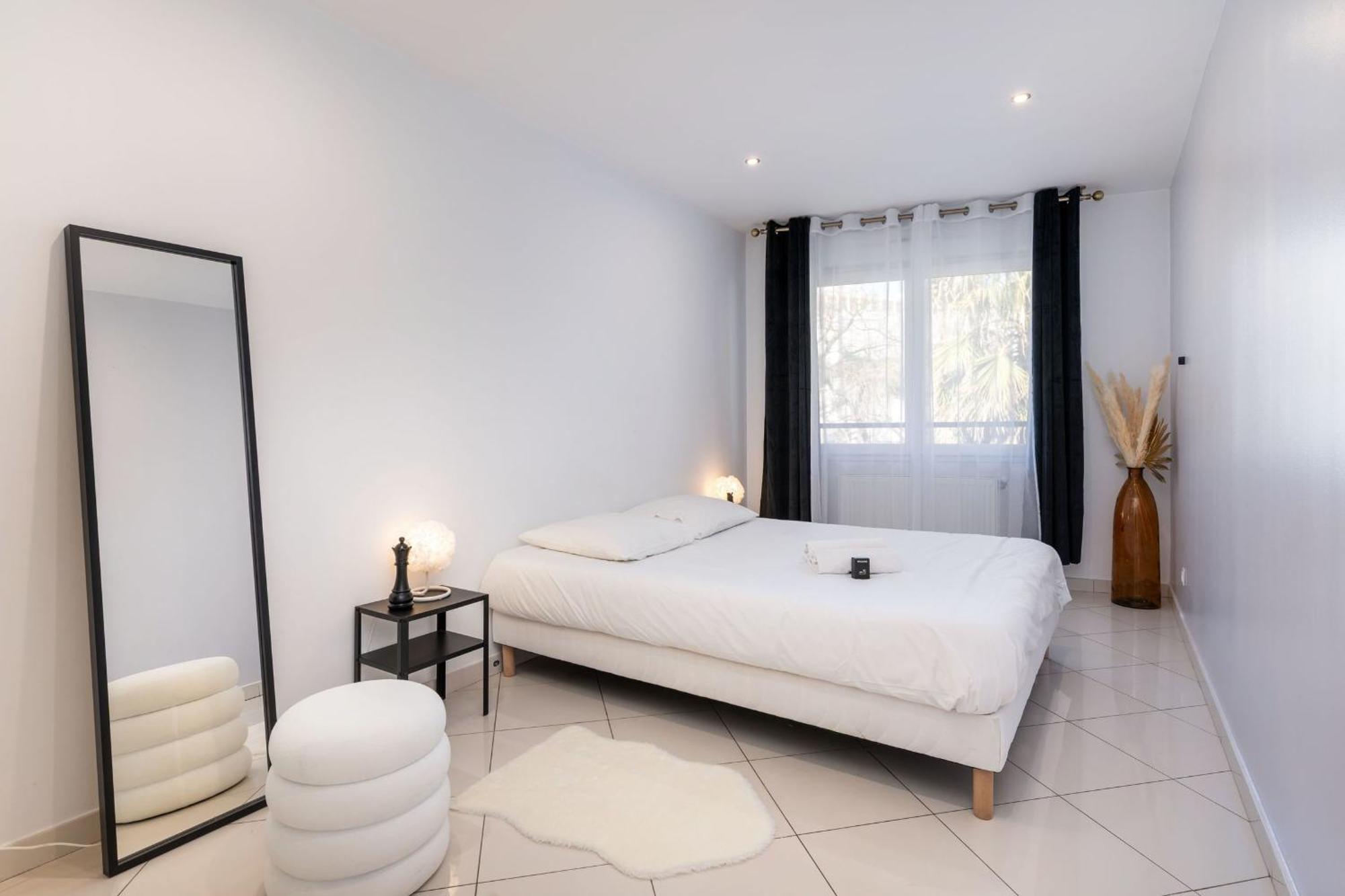Maison Frappaz - 4 Bedrooms With Garden 维勒班 外观 照片